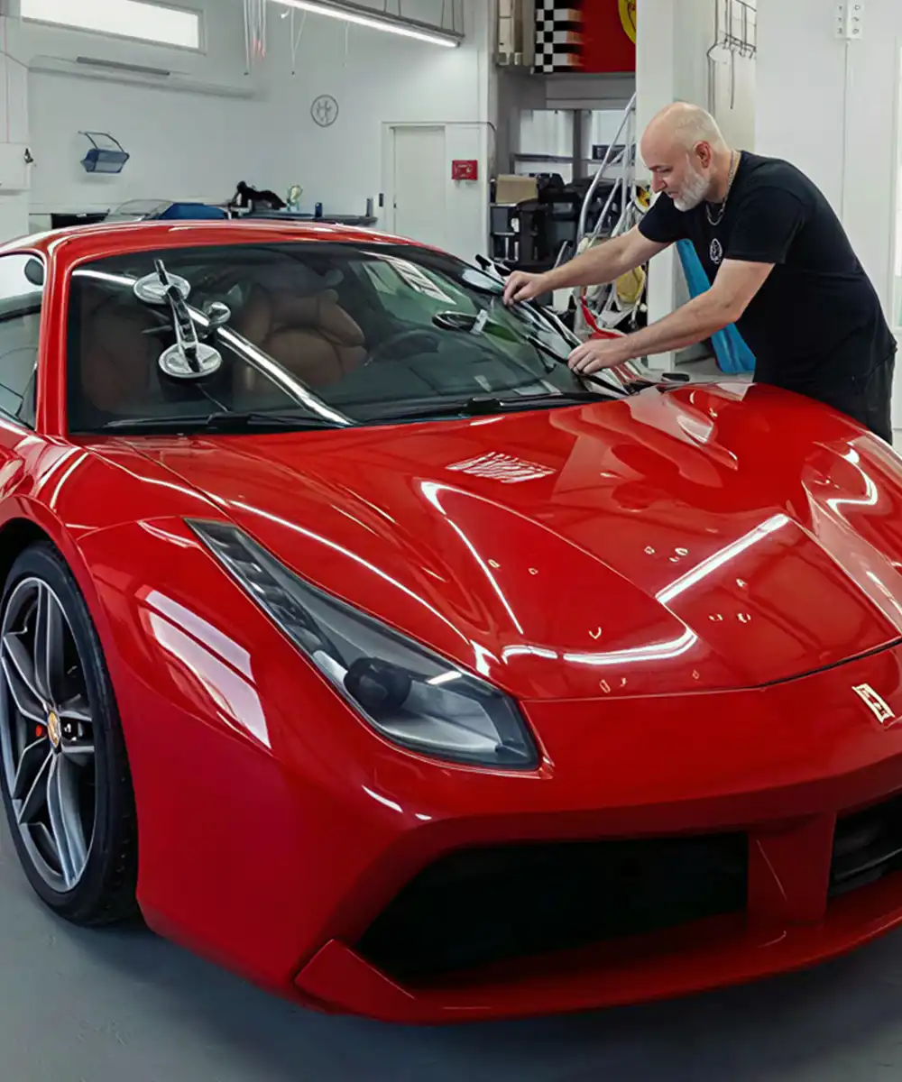 Glasreparatur - Steinschlag - Hagelschaden-Ferrari - Lackiererei und Karosseriewerkstatt für Darmstadt - Weiterstadt - Griesheim - gb Blitzlack GmbH