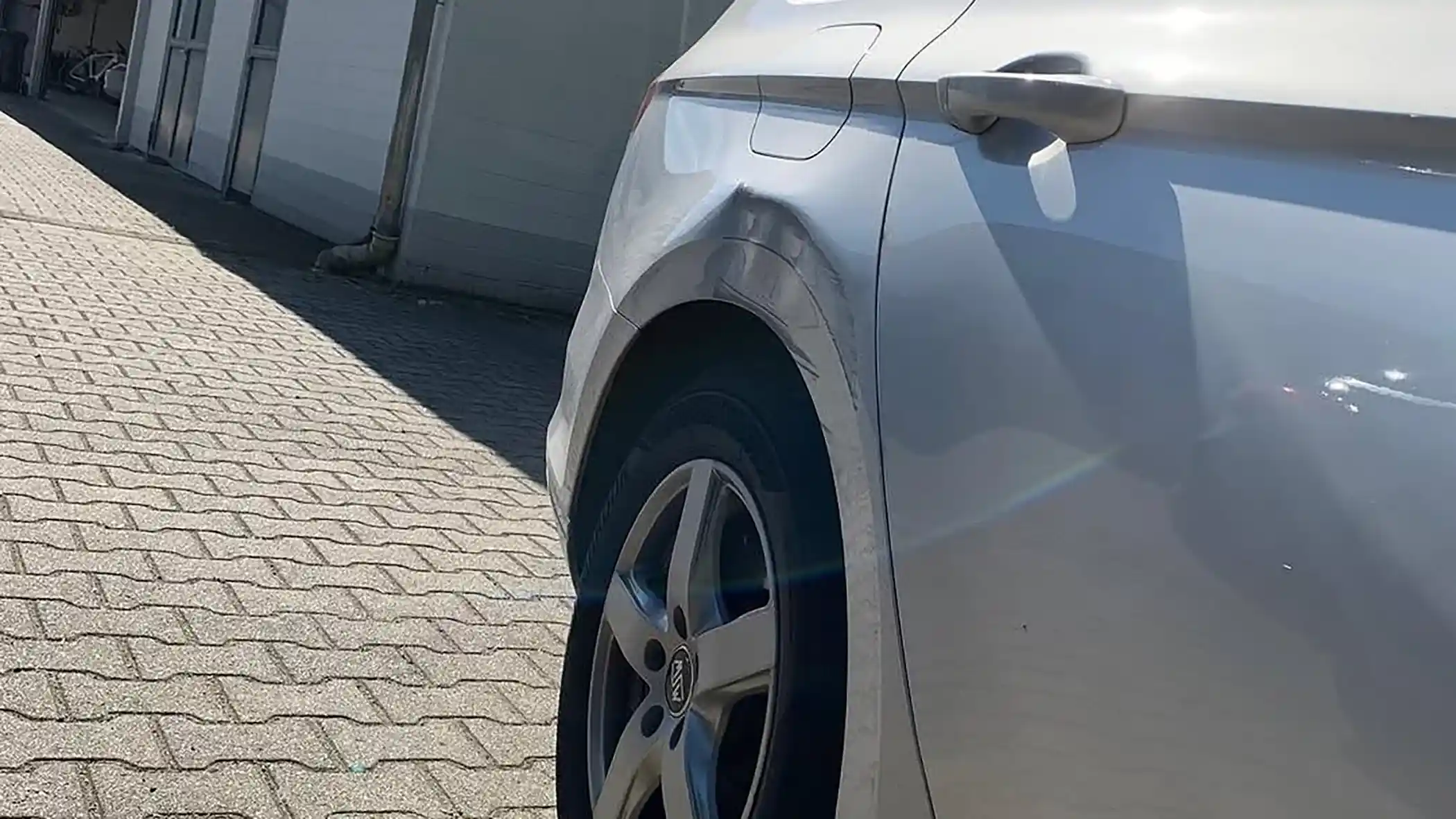 Dellenreparatur - Lackiererei und Karosseriewerkstatt für Darmstadt - Weiterstadt - Griesheim - gb Blitzlack GmbH